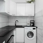 Lejlighed Bright In With Air Conditioning And Parking By Renters *