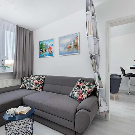 Bright In With Air Conditioning And Parking By Renters *