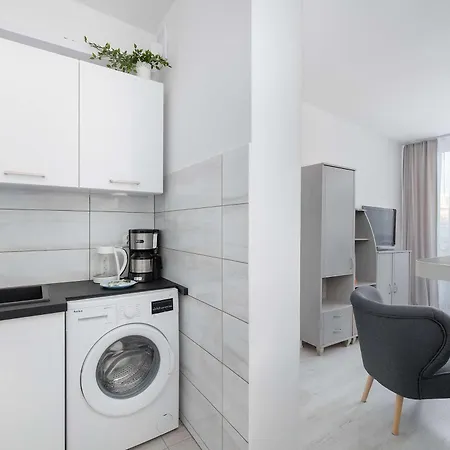 Bright In With Air Conditioning And Parking By Renters Kołobrzeg