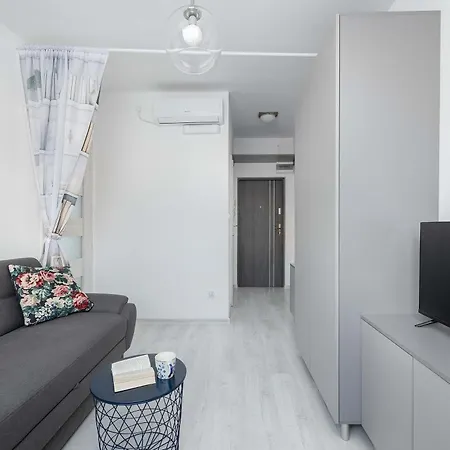 Bright In With Air Conditioning And Parking By Renters * Kołobrzeg