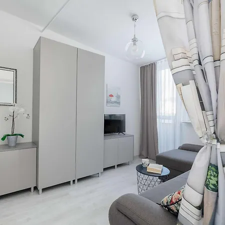Bright In With Air Conditioning And Parking By Renters