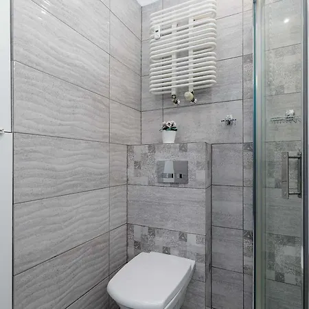 Bright In With Air Conditioning And Parking By Renters * Kołobrzeg